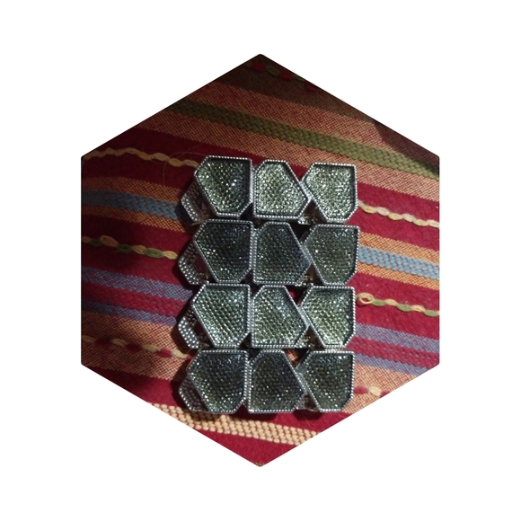 Shimmering  Green and Silver Bracelet - Picture 3 of 3